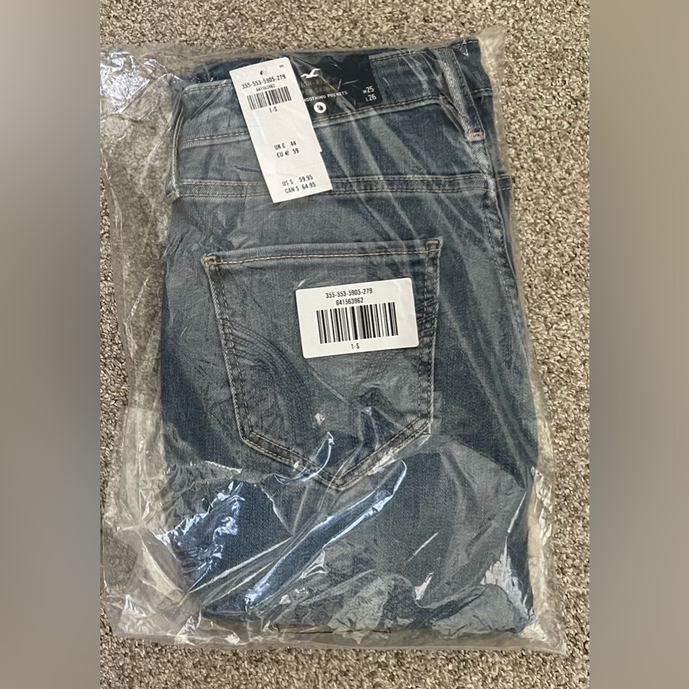 Hollister Destroyed Skinny Jeans - Size 1S (NEW W/TAGS)